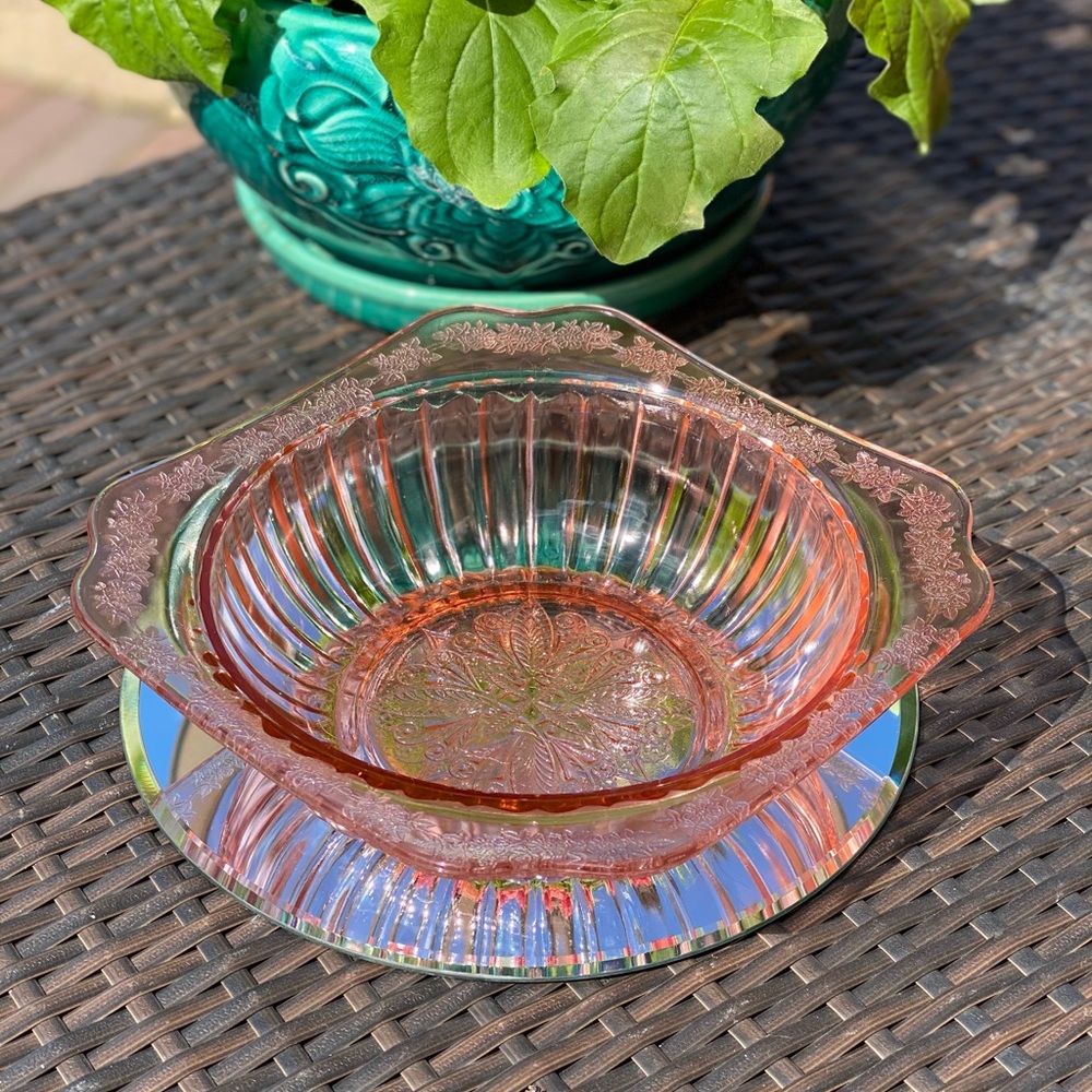 9” Round Vegetable Bowl Jeannette Glass